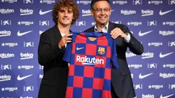 Antoine Griezmann en su presentación en Barcelona junto a Josep María Bartomeu.