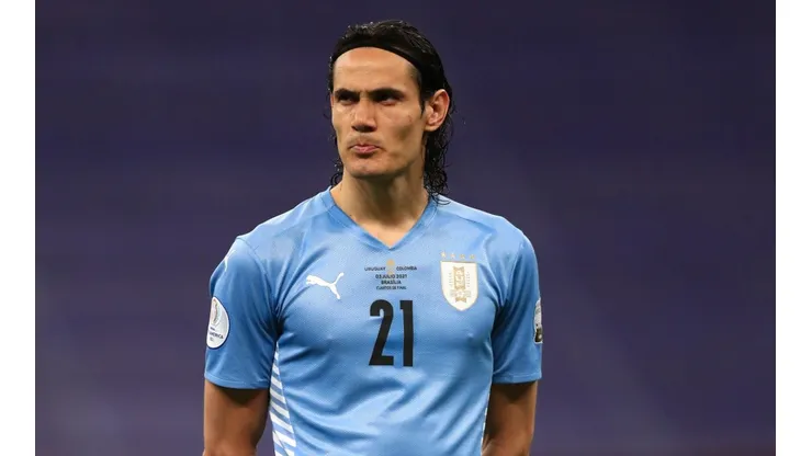 Edinson Cavani en un encuentro con Uruguay.