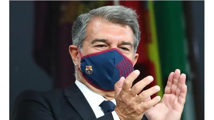 Joan Laporta sorprende al ratificar la continuidad de Ronald Koeman en Barcelona.