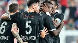 Festejo de gol de Mario Balotelli.