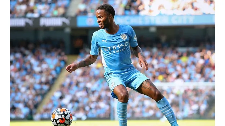 Sterling en acción de juego con City.