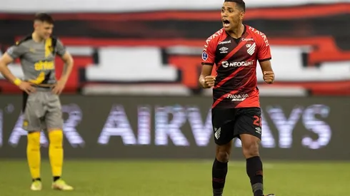 Festejo de gol de Athletico Paranense.