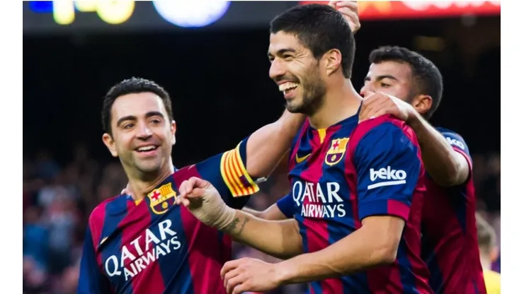 Luis Suárez y Xavi Hernández, compañeros en Barcelona en 2015.