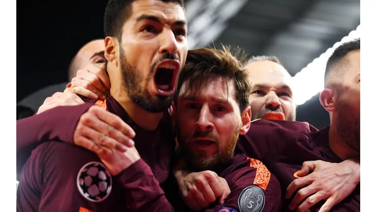 Luis Suárez y Lionel Messi celebrando un gol de Barcelona.