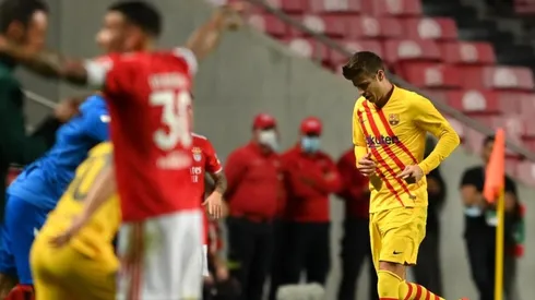 Gerard Piqué es reemplazado por Gavi.