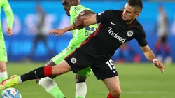 Rafael Santos Borré en un encuentro de la Bundesliga.