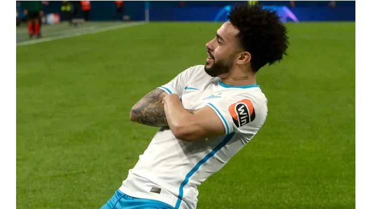 Claudinho anotó su primer gol en Champions League.