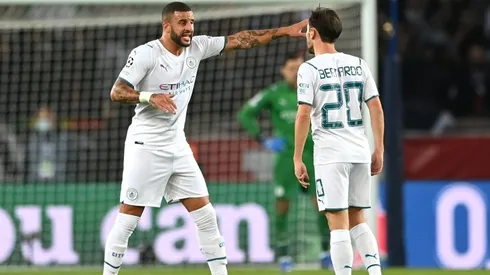 Bernardo Silva, dialogando con Kyle Walker en PSG vs Manchester City.