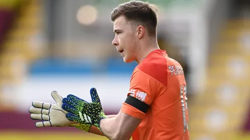 Bailey Peacock-Farrell, arquero de Sheffield Wednesday.