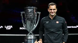 Roger Federer junto a la Laver Cup.