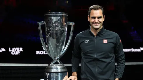 Roger Federer junto a la Laver Cup.
