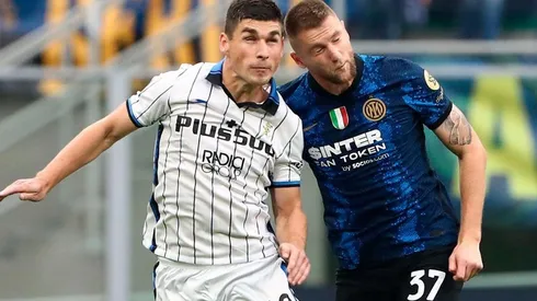 Acción de juego entre Atalanta e Inter.