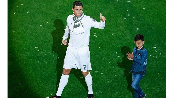Cristiano Ronaldo con su hijo.