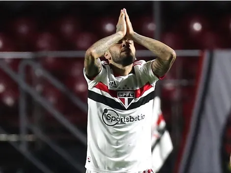 Dani Alves sorprende con decisión de su futuro