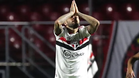 Dani Alves sorprende con la decisión que toma para su futuro.