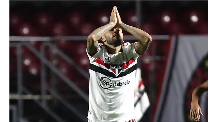 Dani Alves sorprende con la decisión que toma para su futuro.