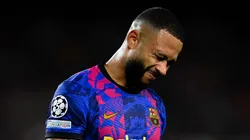 Depay erró un gol insólito para Barcelona.