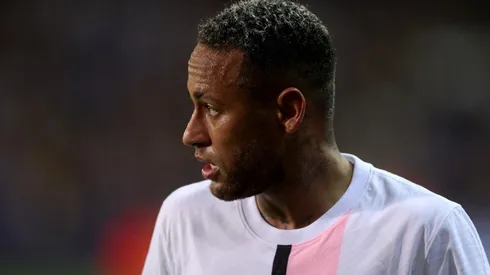 Neymar estalla de bronca por una tarjeta amarilla y se descarga en redes.