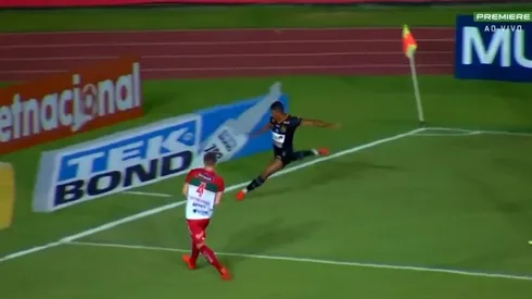 Jackson y un gol imposible en la Serie B de Brasil.