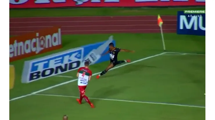 Jackson y un gol imposible en la Serie B de Brasil.