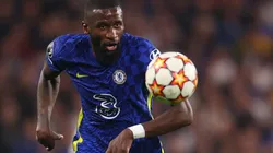 Antonio Rudiger en acción de juego con Chelsea.