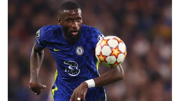 Antonio Rudiger en acción de juego con Chelsea.