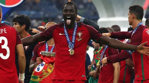 Eder, en festejo con Portugal.