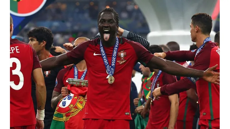Eder, en festejo con Portugal.