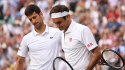 Novak Djokovic y Roger Federer en Wimbledon.