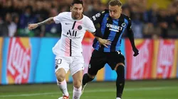 Lionel Messi, marcado por Noa Lang, figura de Brujas en el duelo de Champions League.