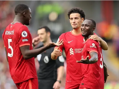 A puro córner, Liverpool sube a lo más alto de la Premier League