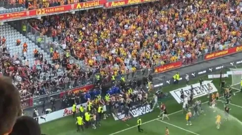 El Clásico del Norte en Francia terminó con una batalla campal entre hinchas de Lens y Lille.