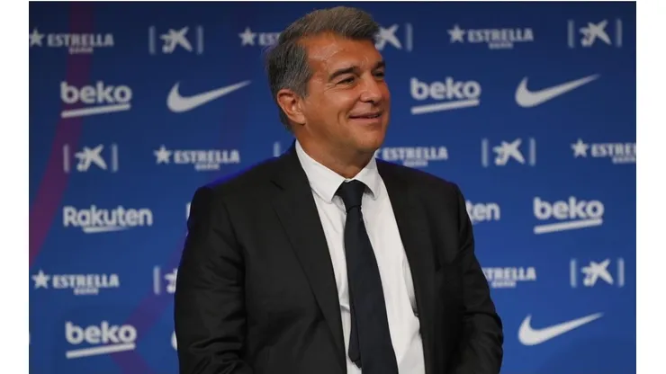 Joan Laporta piensa en los fichajes a futuro de Barcelona