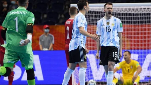 Un triufo que costó y dejó al equipo argetino en la punta del Grupo F