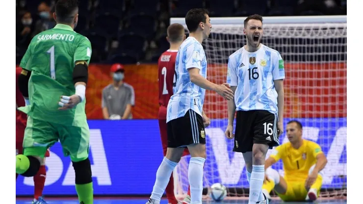 Un triufo que costó y dejó al equipo argetino en la punta del Grupo F