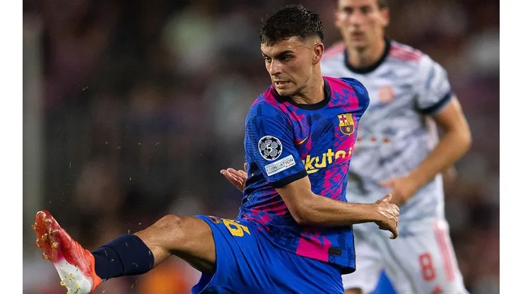 Pedri en acción de juego con Barcelona.