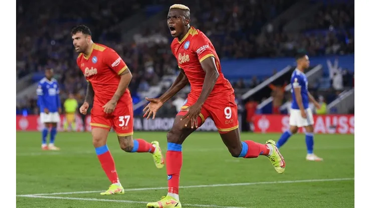 Festejo de gol de Napoli.