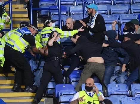 Hinchas de Napoli protagonizaron una pelea con policías en el estadio de Leicester