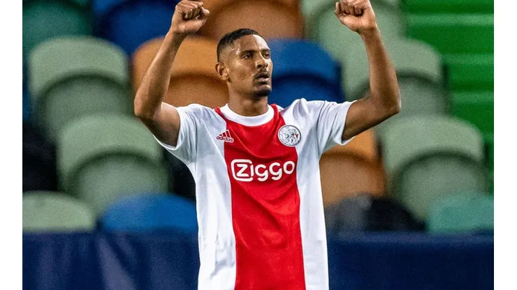 Sebastien Haller, de Ajax, y sus cuatro goles.