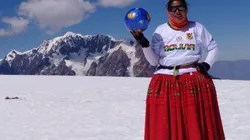 Fútbol a casi 6.000 metros de altura: ¿quiénes son las "Cholitas Escaladoras"?
