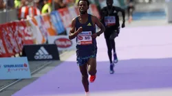 ¡Lo descalificaron por las zapatillas!