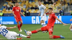 Julian Weig y Vitaliy Buyalskiy disputándose la pelota.