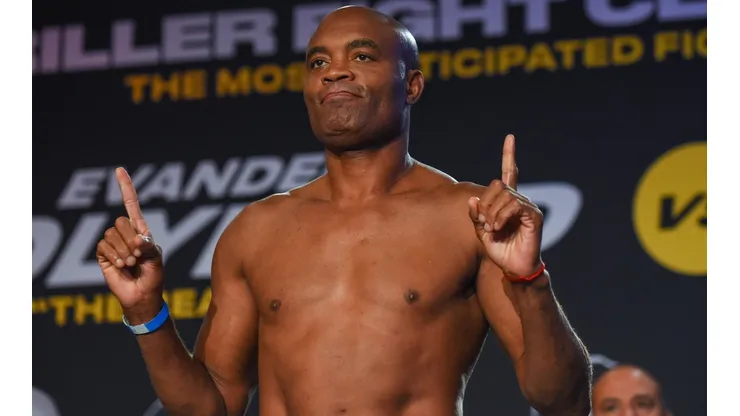 Silva se despachó un impresionante KO.