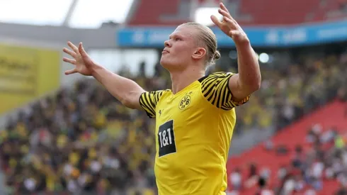 Erling Haaland, nuevamente, salva al Borussia Dortmund.