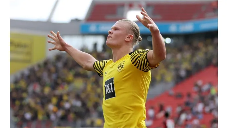 Erling Haaland, nuevamente, salva al Borussia Dortmund.