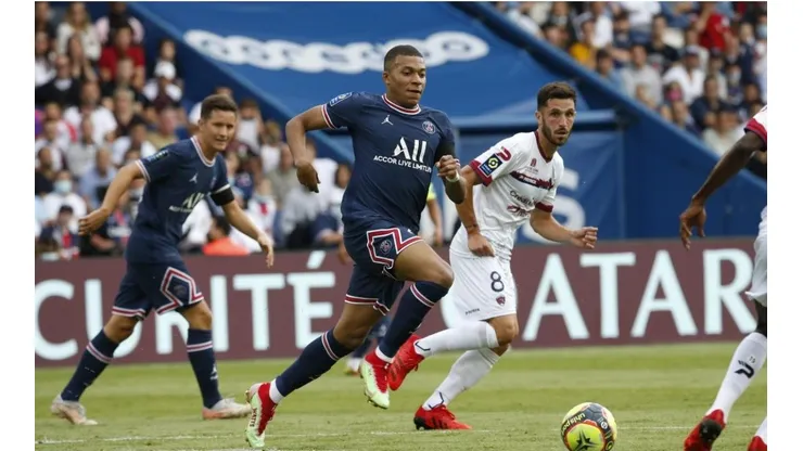 Mbappé y Ander Herrera lideran la goleada de PSG ante Clermont.