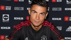 Cristiano Ronaldo en firma de contrato con United.