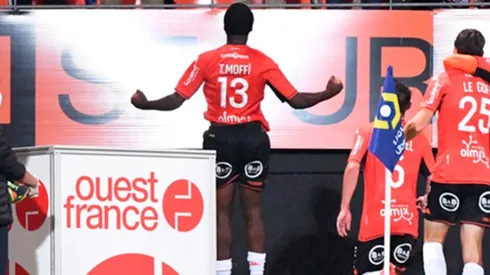 Festejo de gol de Lorient.