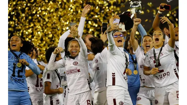 Festejo de Ferroviaria, campeón de la Libertadores 2020.
