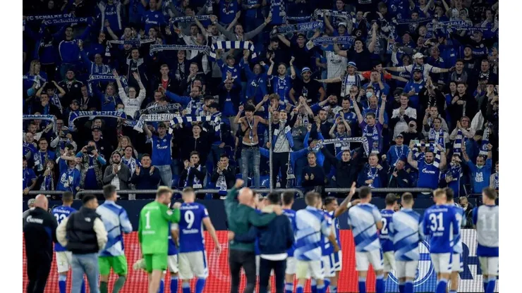 Jugadores e hinchas del Schalke 04.
